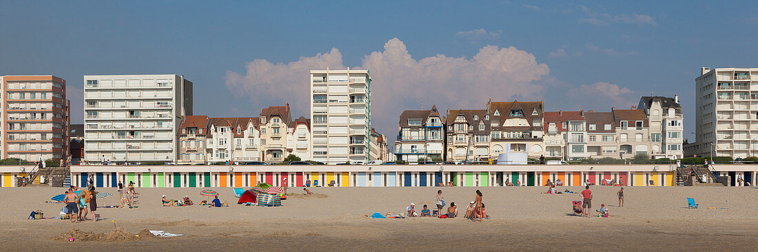 Frankreich, Pas de Calais, Côte d'Opale, Le Touquet, Gebäude vom Strand aus gesehen