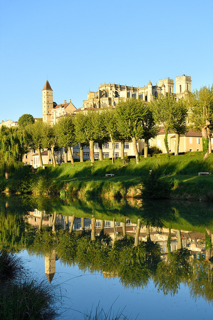 France, Gers, Auch, stop on El Camino de Santiago, the banks of the Gers river, Armagnac tower and St Marie Cathedral dated 15th-17th centuries in the upper part of the town