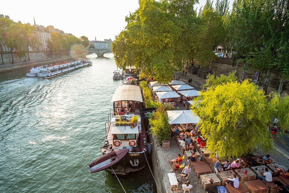France, Paris, Rives de Seine Park, Seine banks listed world Heritage by UNESCO, Quai de l'Hotel de Ville, the Marcounet houseboat cafe