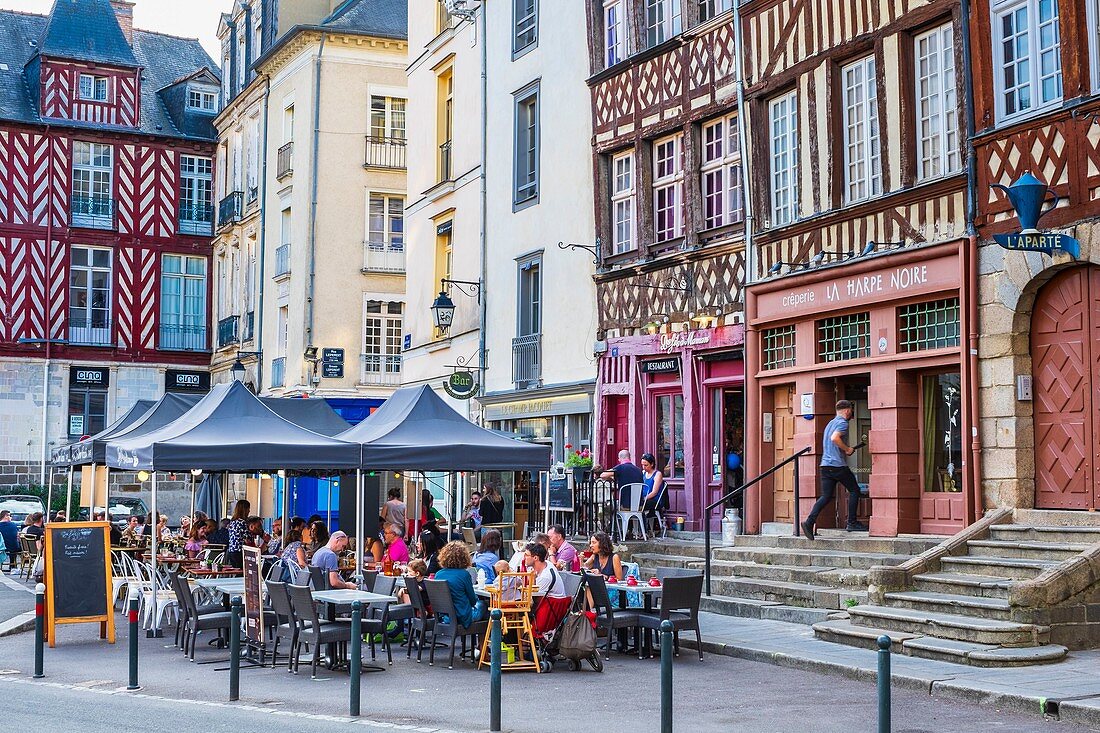 Frankreich, Ille et Vilaine, Rennes, Champ-Jacquet-Platz ist gesäumt von Fachwerkhäusern aus dem 17. Jahrhundert