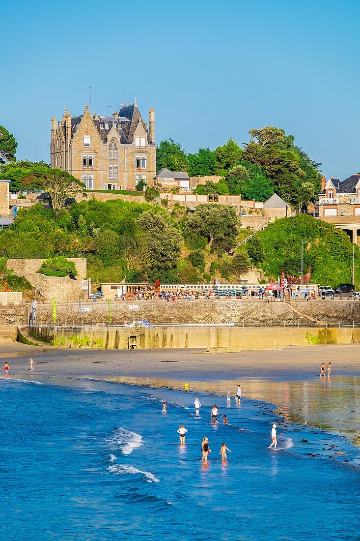 France, Ille-et-Vilaine, Dinard, Ecluse beach