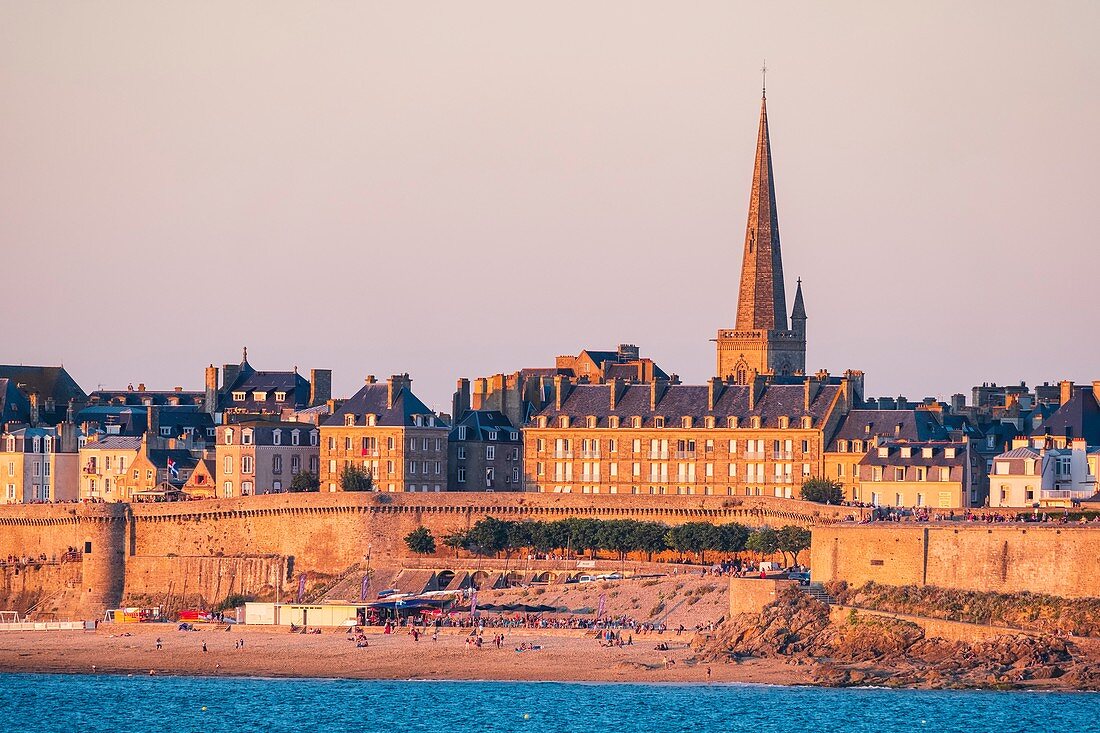 France, Ille-et-Vilaine, Dinard, panorama from Pointe du Moulinet, view over Saint-Malo