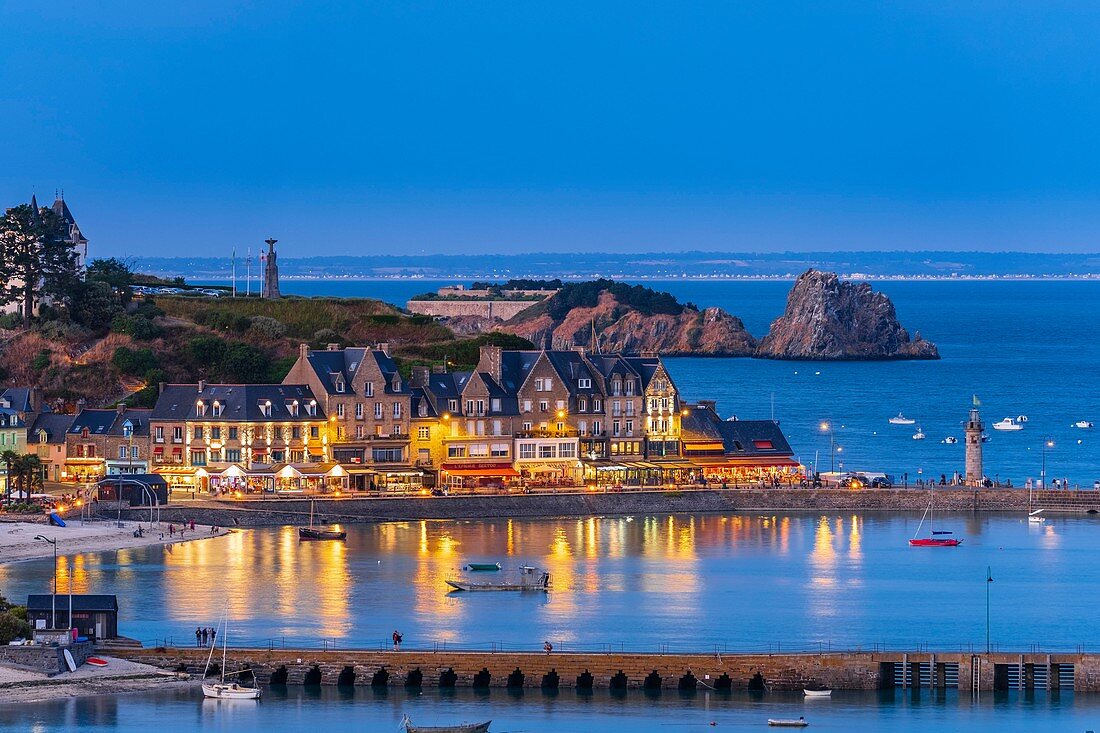 France, Ille-et-Vilaine, Emerald Coast, Cancale, view over the city and La Houle harbour, Le Chatellier islet and Cancale Rock in the background