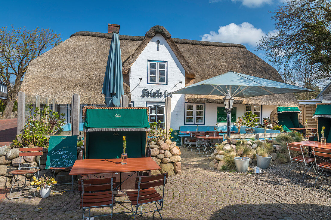 Cafe in an old thatched roof house in St. Peter Dorf, St. Peter-Ording, North Friesland, Schleswig-Holstein