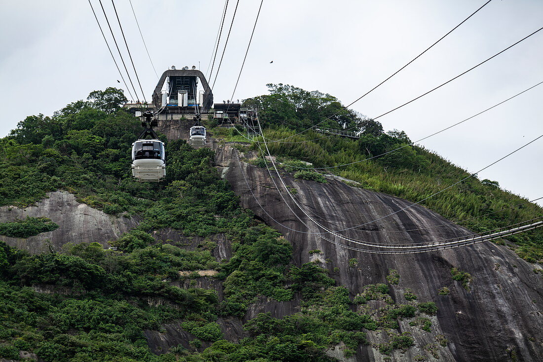 Sky Gondola Gondelbahn am Zuckerhut Berg (Pao de Acucar), Rio de Janeiro, Rio de Janeiro, Brasilien, Südamerika