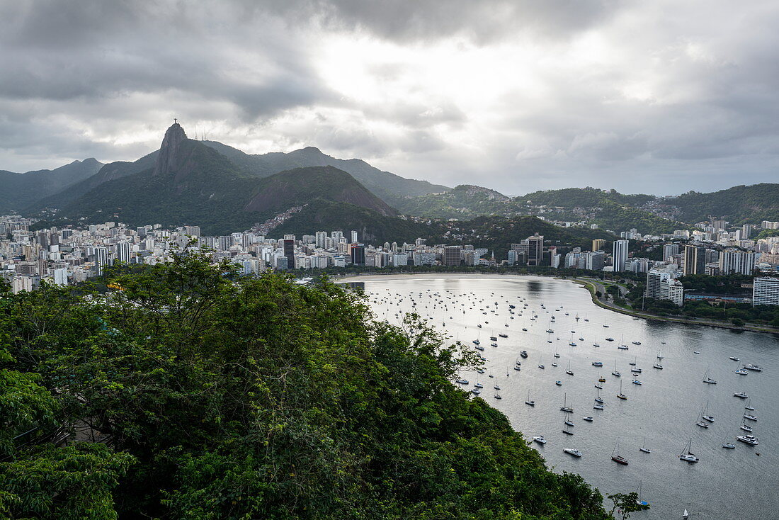 Blick über Stadt vom Zuckerhut Berg (Pao de Acucar), Rio de Janeiro, Rio de Janeiro, Brasilien, Südamerika