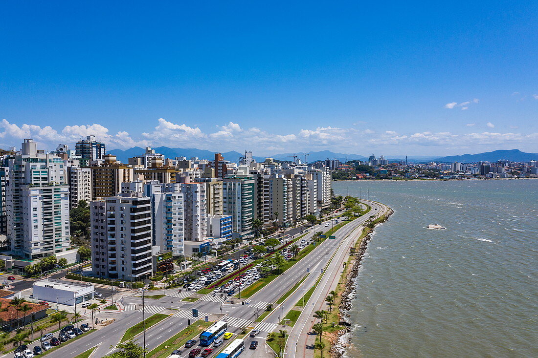 Luftaufnahme von Strandpromenade und Wohnhochhäuser, Florianopolis, Santa Catarina, Brasilien, Südamerika