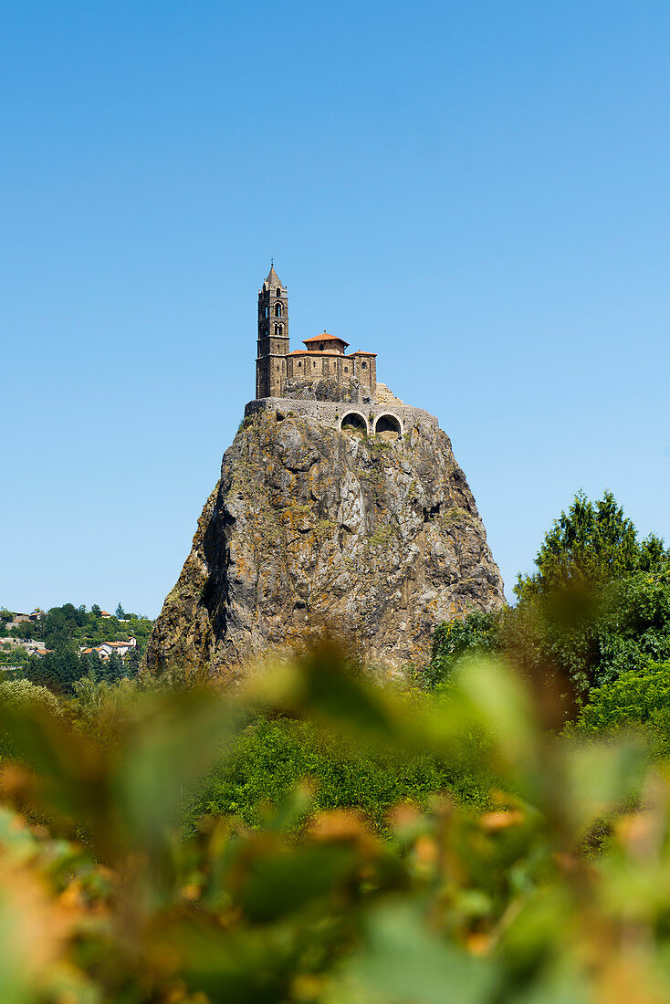 Saint-Michel d'Aiguilhe, Kirche auf dem Felsen, Le Puy en Velay, Departement Haute-Loire, Auvergne-Rhone-Alpes, Frankreich
