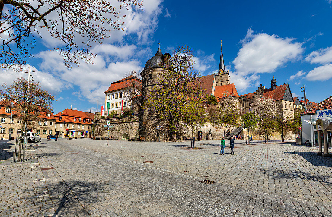 Marienplatz mit Rosenturm in Kronach, Bayern, Deutschland