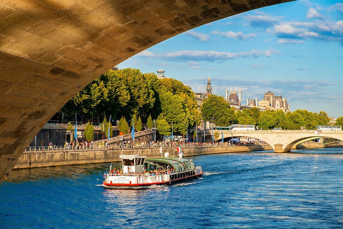 Frankreich, Paris, Gebiet, das von der UNESCO zum Weltkulturerbe erklärt wurde, die Ufer der Seine, die Change Bridge