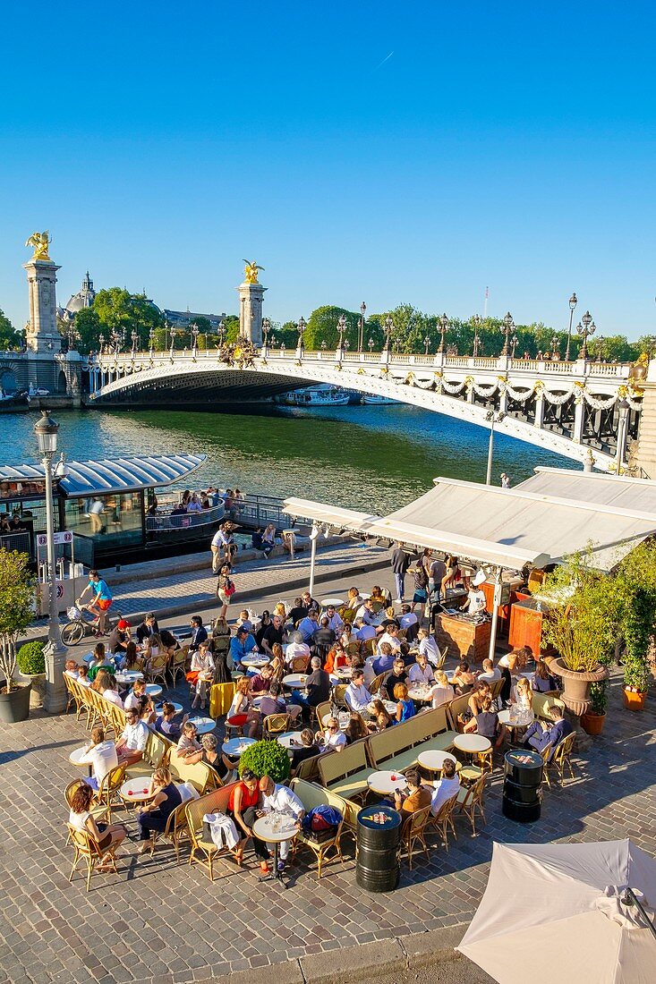 Frankreich, Paris, Gebiet, das von der UNESCO zum Weltkulturerbe erklärt wurde, die Ufer der Seine, die New Banks vor der Alexander-III-Brücke