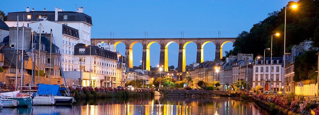 Frankreich, Finistère, Morlaix, der Hafen und der Viadukt