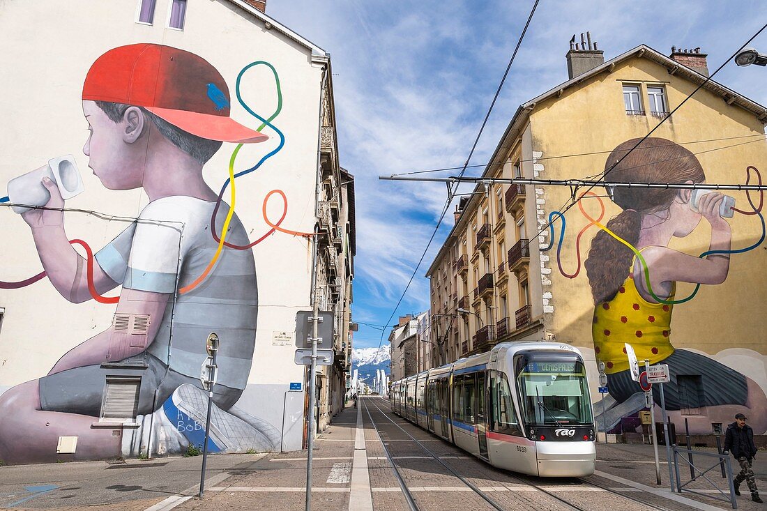 France, Isere, Fontaine, avenue Aristide Briand, The Wire by the French artist Julien Malland, also called Seth, fresco created during the Grenoble Street-Art Fest