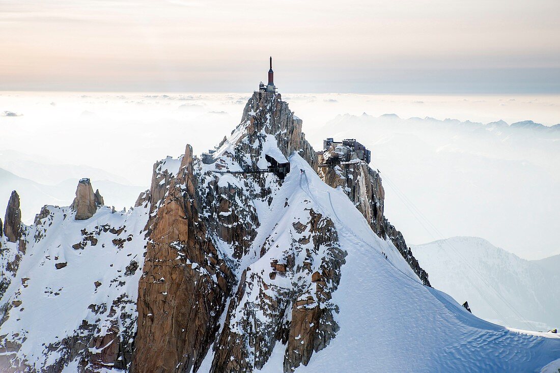 Frankreich, Haute Savoie, Chamonix Mont Blanc, Aiguille du Midi (Luftbild)