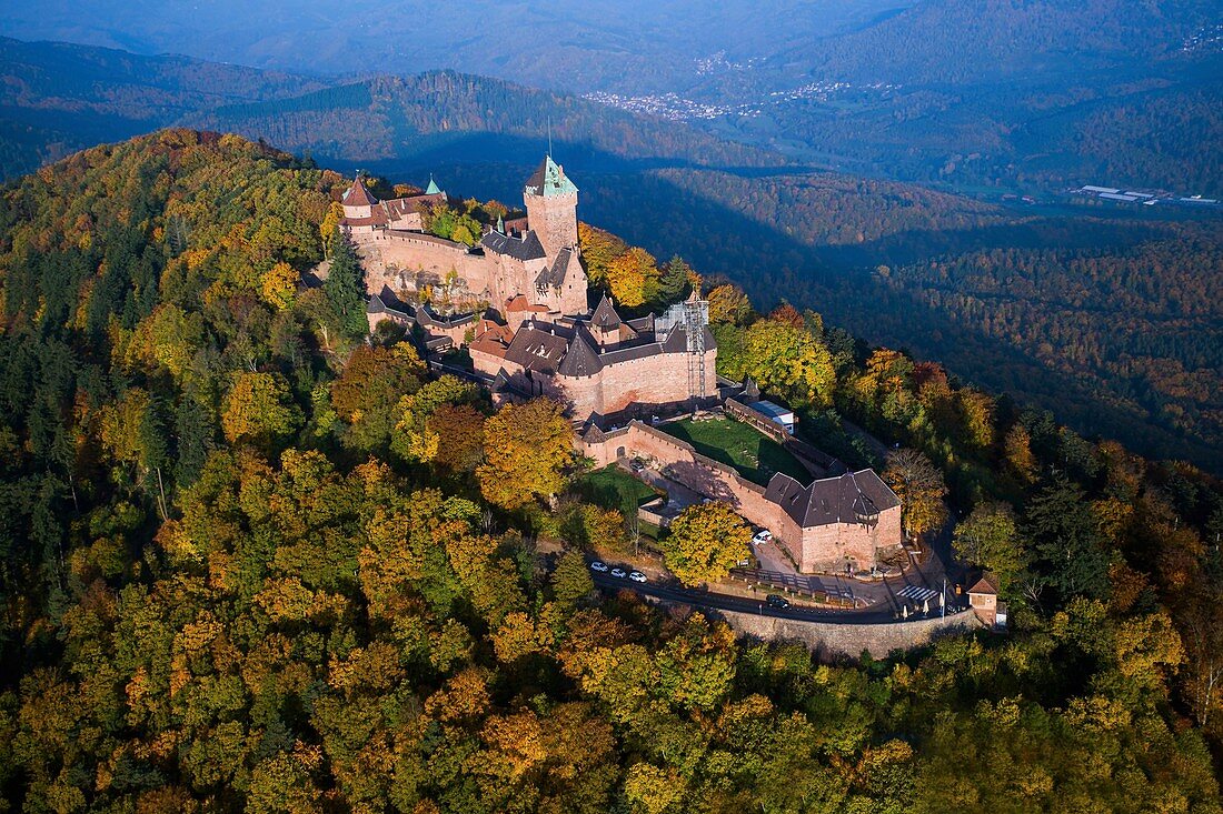 Frankreich, Bas Rhin, Orschwiller, Elsass Weinstraße, Schloss Haut Koenigsbourg (Luftbild)