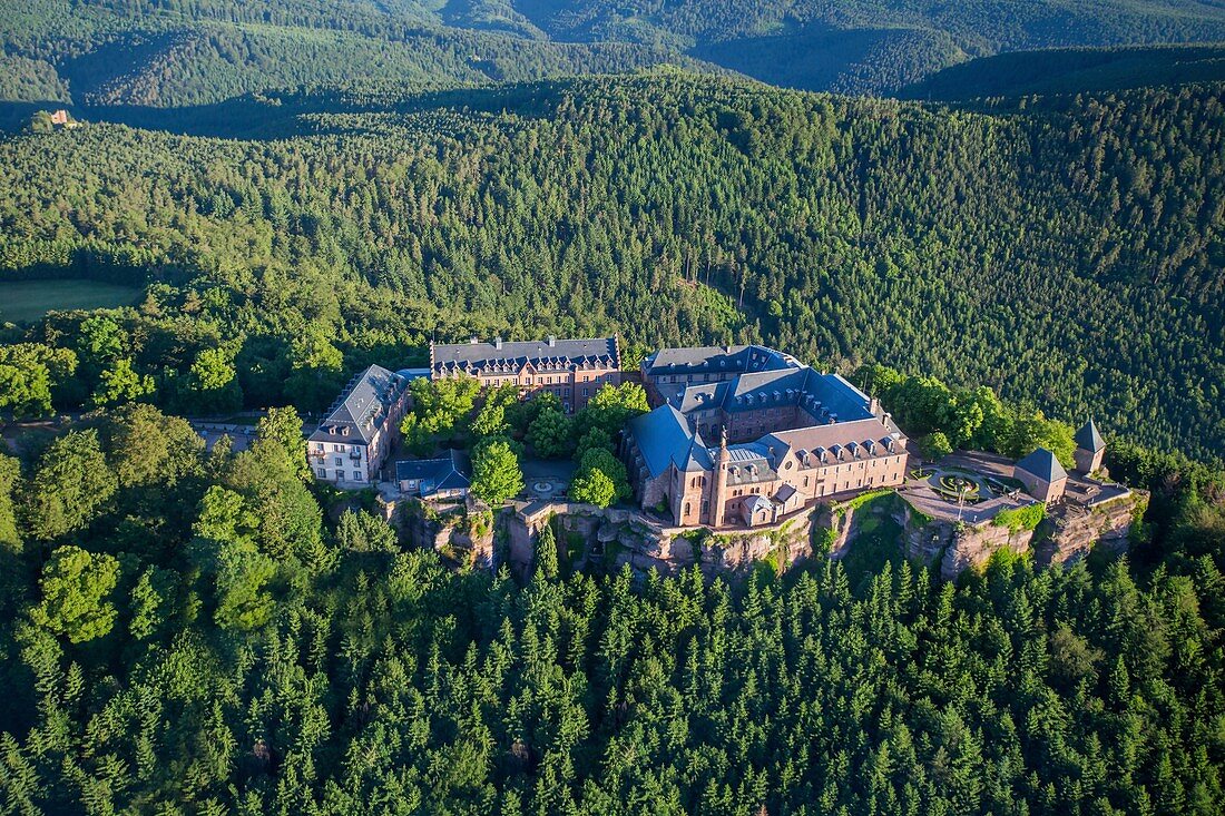 Frankreich, Bas Rhin, Mont Sainte Odile, Kloster Sainte Odile (Luftbild)