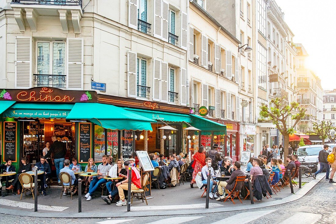 Frankreich, Paris, Viertel Montmartre, Café in der Rue des Abbesses, Le Chinon Café