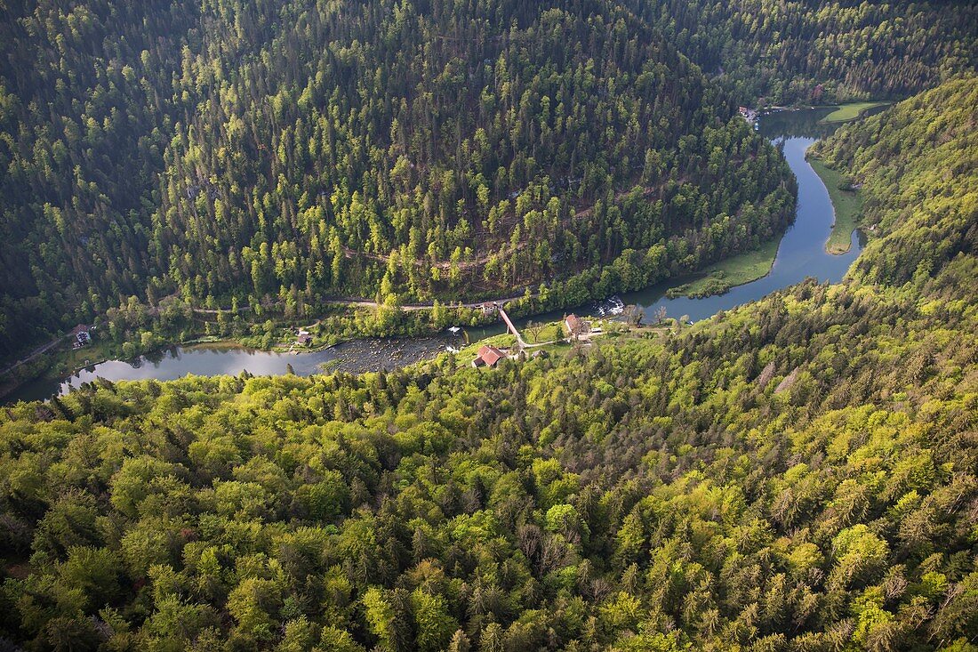 Frankreich, Doubs (25), Fluss Doubs (Luftbild)