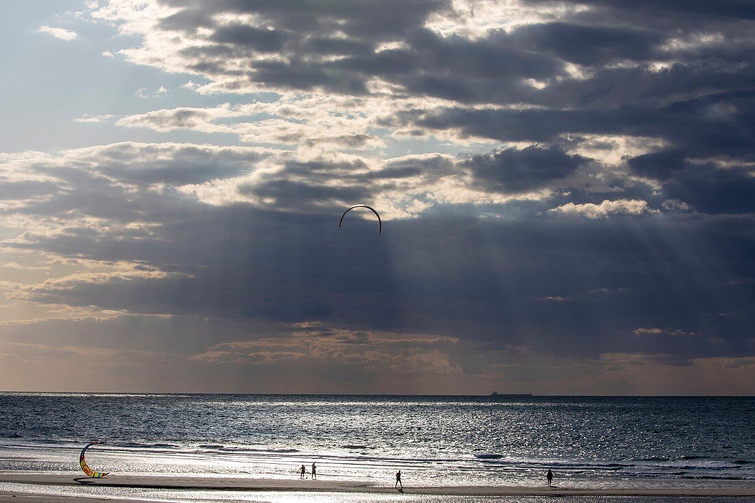 Frankreich, Pas de Calais, Wissant, Kitesurfen