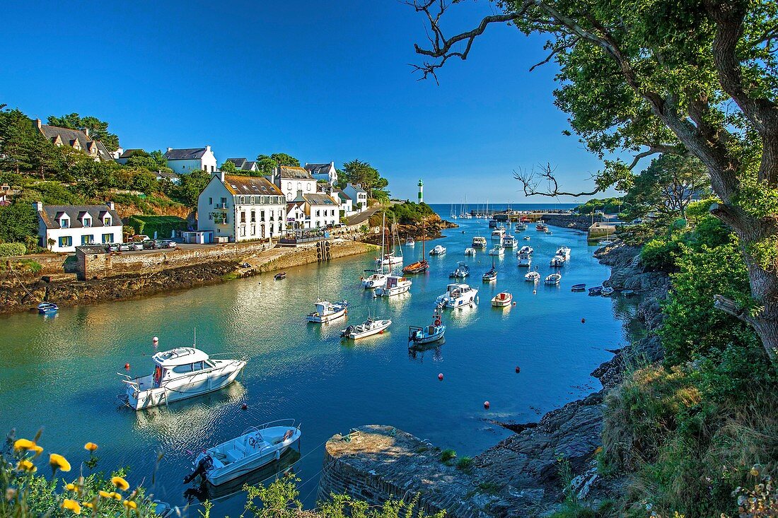 Frankreich, Finistere, Clohars-Carnoet, Doelan, kleiner typischer Hafen von Finistere South