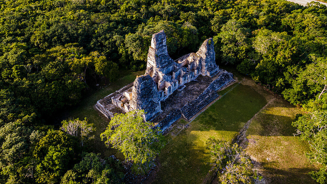Luftaufnahme der Maya-Ruinen von Xpujil, Campeche, Mexiko, Nordamerika