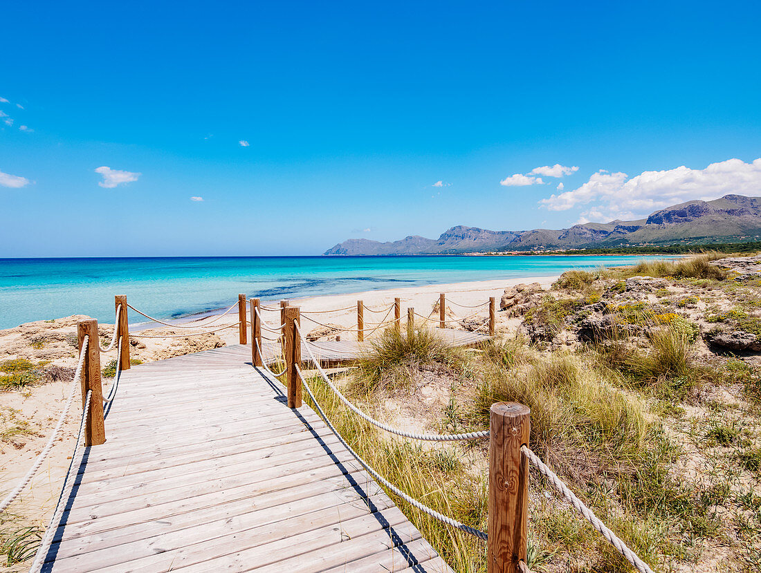 Anlegestelle zum Strand von S'Arenal, Bucht von Alcudia, Son Serra de Marina, Mallorca (Mallorca), Balearen, Spanien, Mittelmeer, Europa