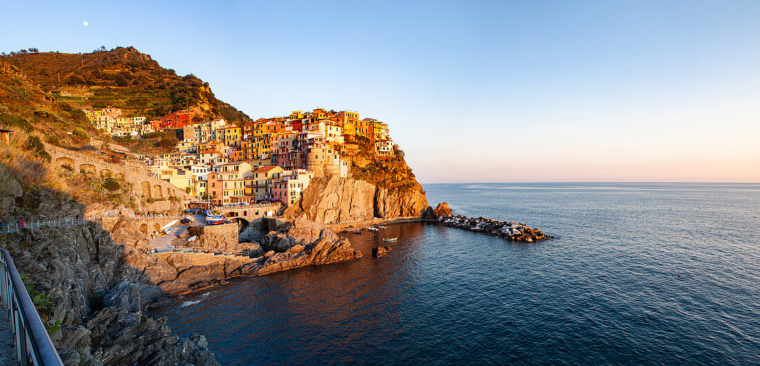 Malerisches Dorf Manarola in Cinque Terre, UNESCO-Weltkulturerbe, Provinz La Spezia, in der Region Ligurien, Italien, Europa