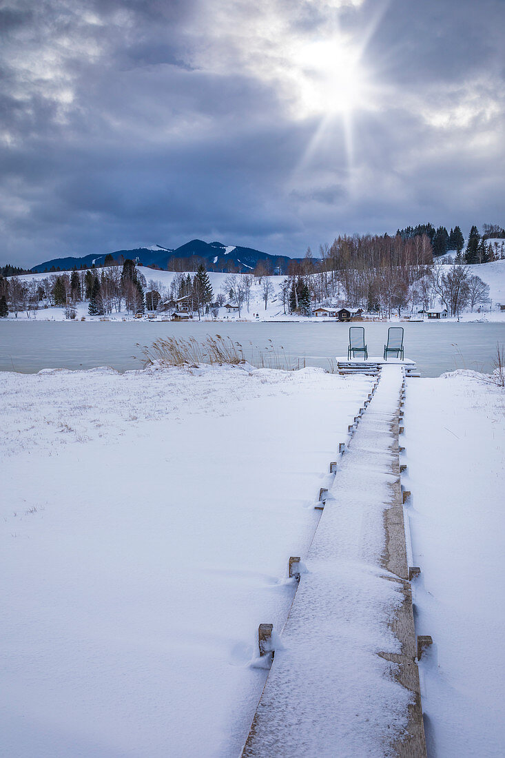 Jetty on the shore of Lake Bayersoien, Bad Bayersoin, Upper Bavaria, Bavaria, Germany