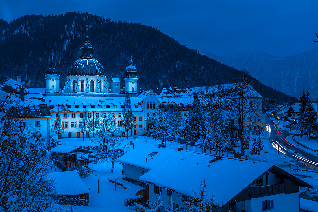 Benediktinerabtei Ettal zur blauen Stunde, Ettal, Oberbayern, Bayern, Deutschland