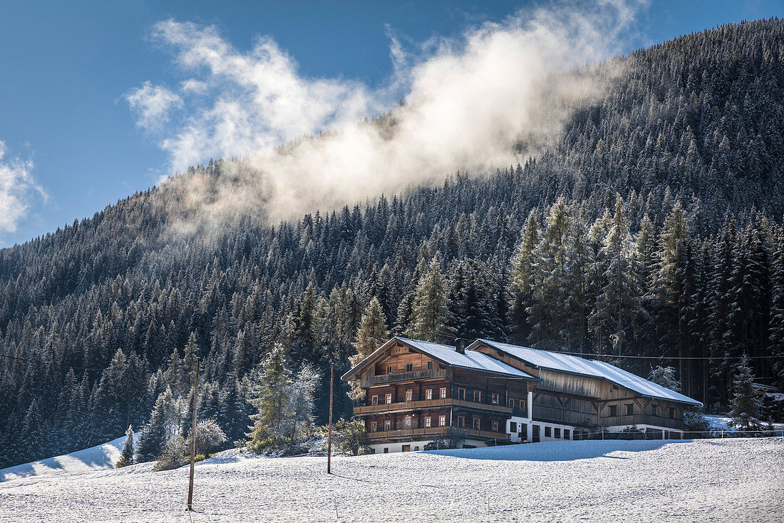 Alte Bergbauernhöfe im hinteren Villgratental, Osttirol, Tirol, Österreich