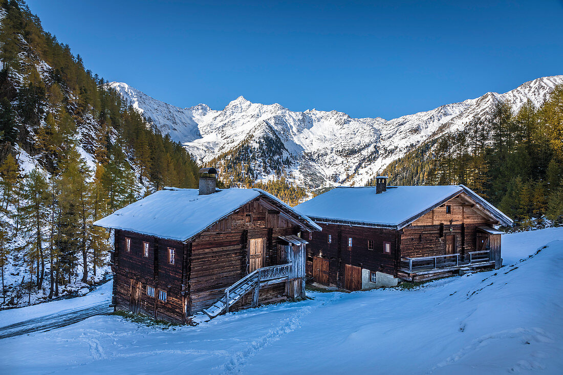 Old mountain huts on the Oberstalleralm in the Arntal, Innervillgraten, Villgratental, East Tyrol, Tyrol, Austria