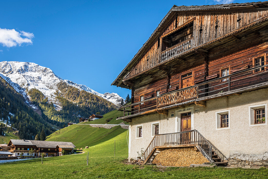 Alte Bergbauernhöfe im hinteren Villgratental, Osttirol, Tirol, Österreich