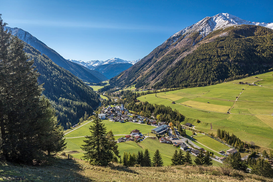 Kals am Großglockner mit Rotelkogel (2.762 m), Osttirol, Tirol, Österreich