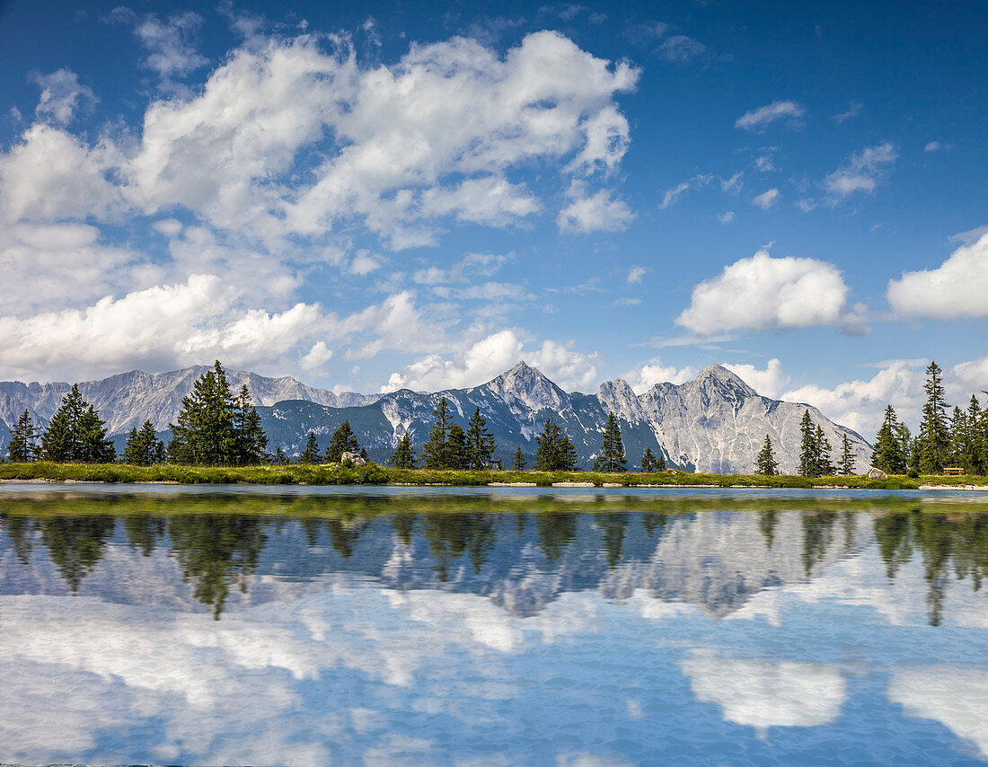 Kaltwassersee oberhalb Seefeld in Tirol, Tirol, Österreich