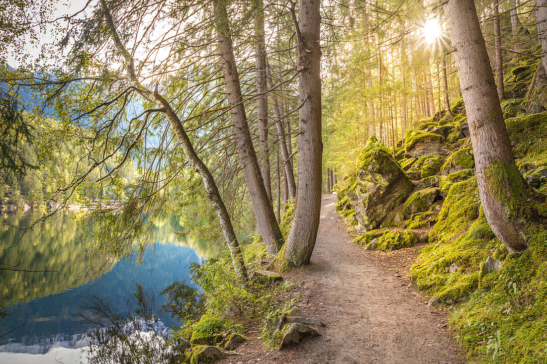 Weg im den Piburger See in den Ötztaler Alpen, Oetz, Tirol, Österreich