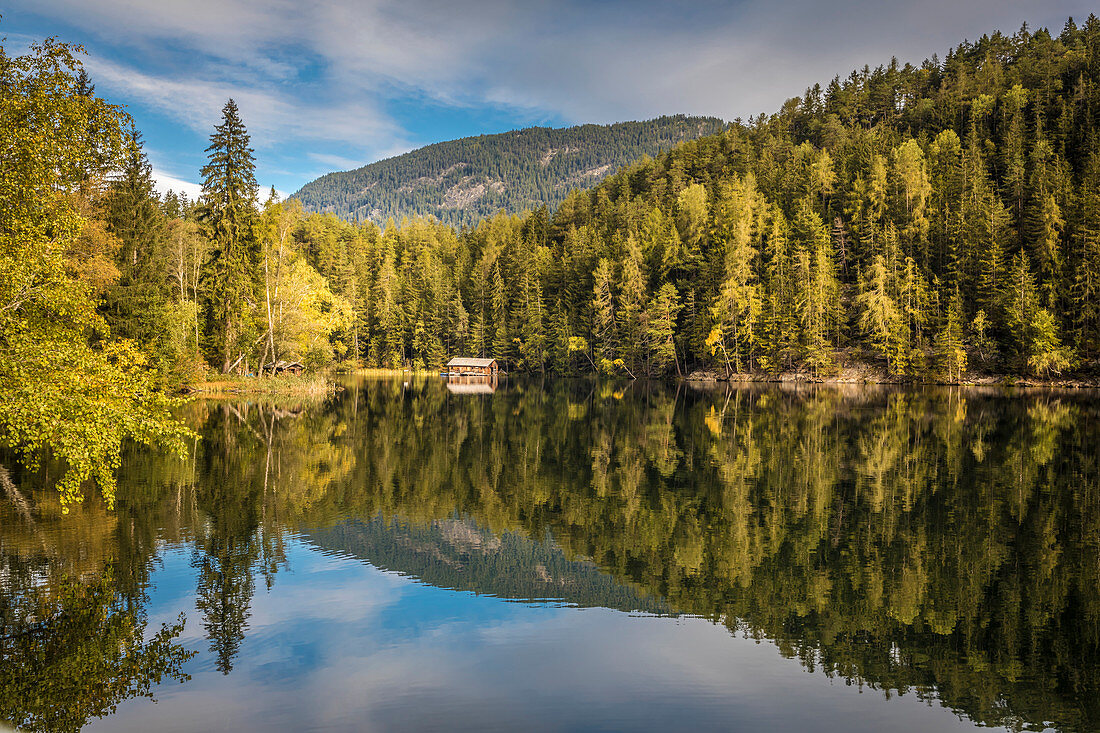 Bootshaus am Piburger See bei Piburg im Ötztal, Tirol, Österreich