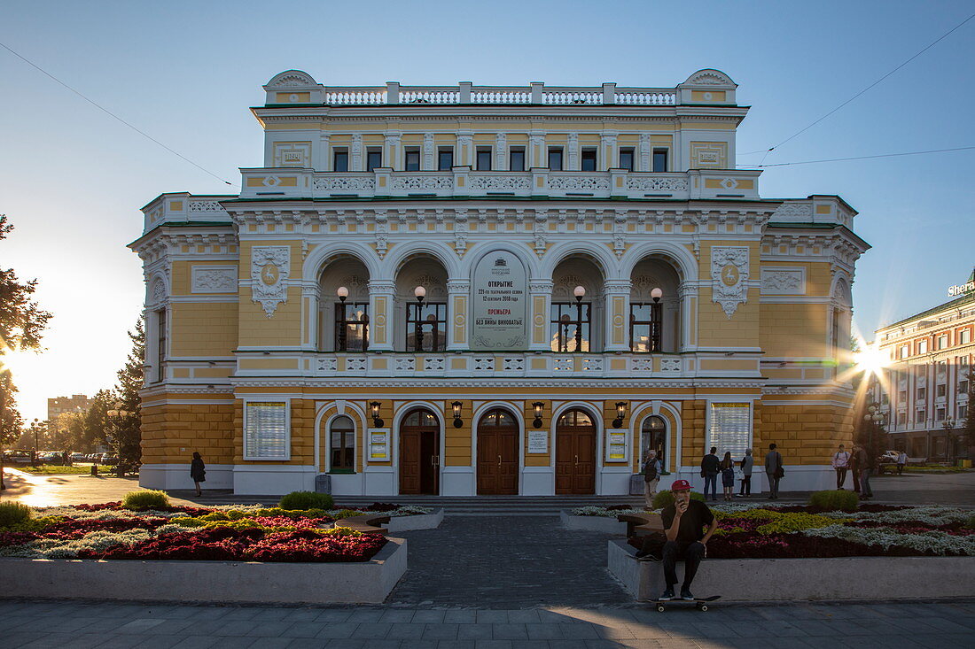 Außenansicht des Staatlichen Akademischen Schauspieltheaters Nischni Nowgorod, Nischni Nowgorod, Bezirk Nischni Nowgorod, Russland, Europa