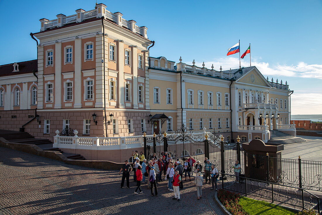 Tour group in front of Palace of the President of Tatarstan in the Kazan Kremlin, Kazan, Kazan District, Republic of Tatarstan, Russia, Europe