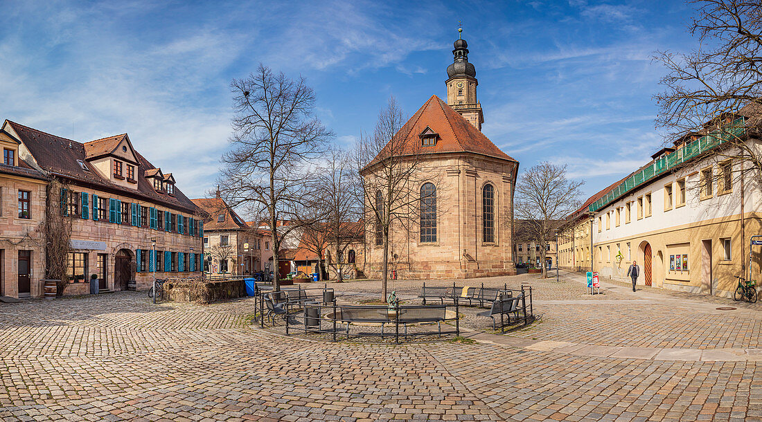 Altstädter Kirchenplatz und die Altstädter Dreifaltigkeitskirche in Erlangen, Mittelfranken, Bayern, Deutschland