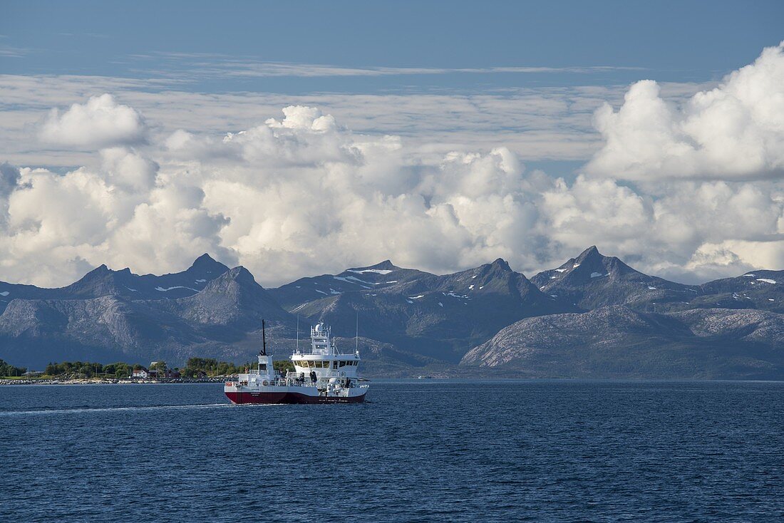 Blick auf die Lofoten, Fähre, Ofoten, Nordland, Norwegen