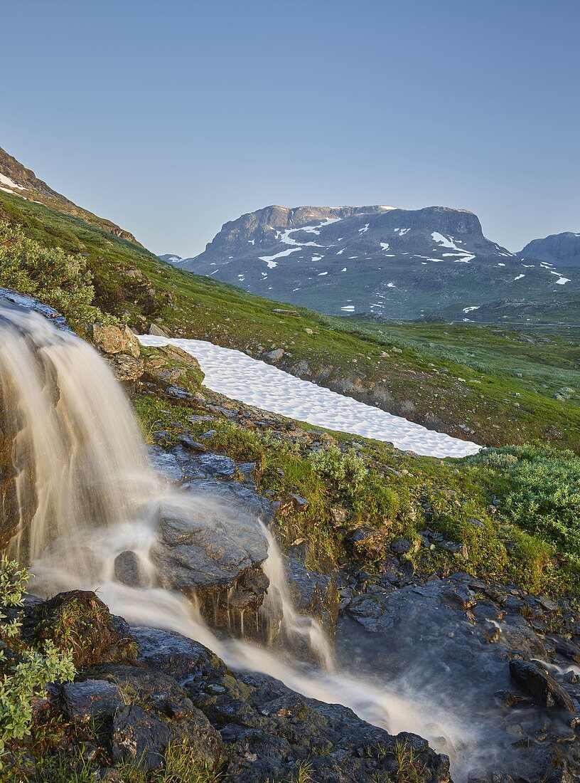 Kleiner Wasserfall, Verjesteinsnuten, Haukelifjell, Vestland, Norwegen