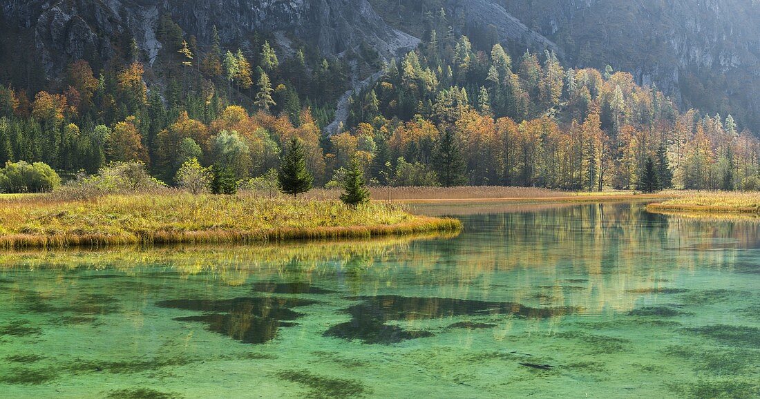 herbstlicher Brunnsee, Salzatal, Steiermark, Österreich