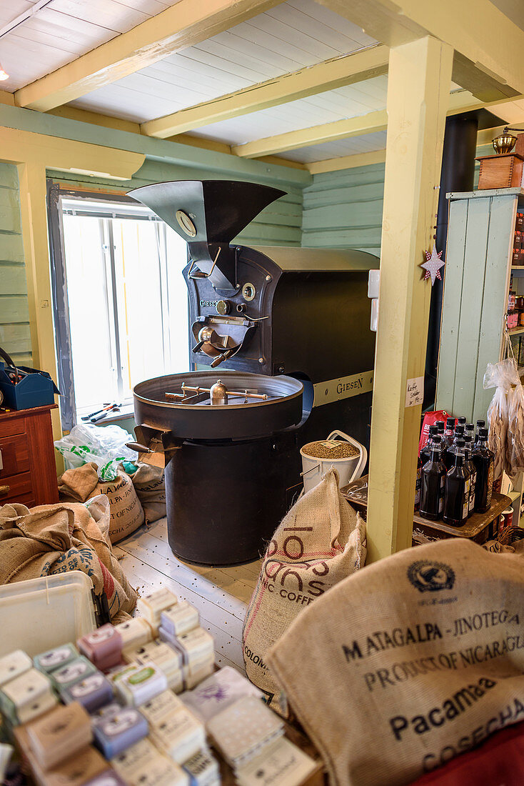 Cafe and coffee roastery in Handelsstedet Forvik, Norway