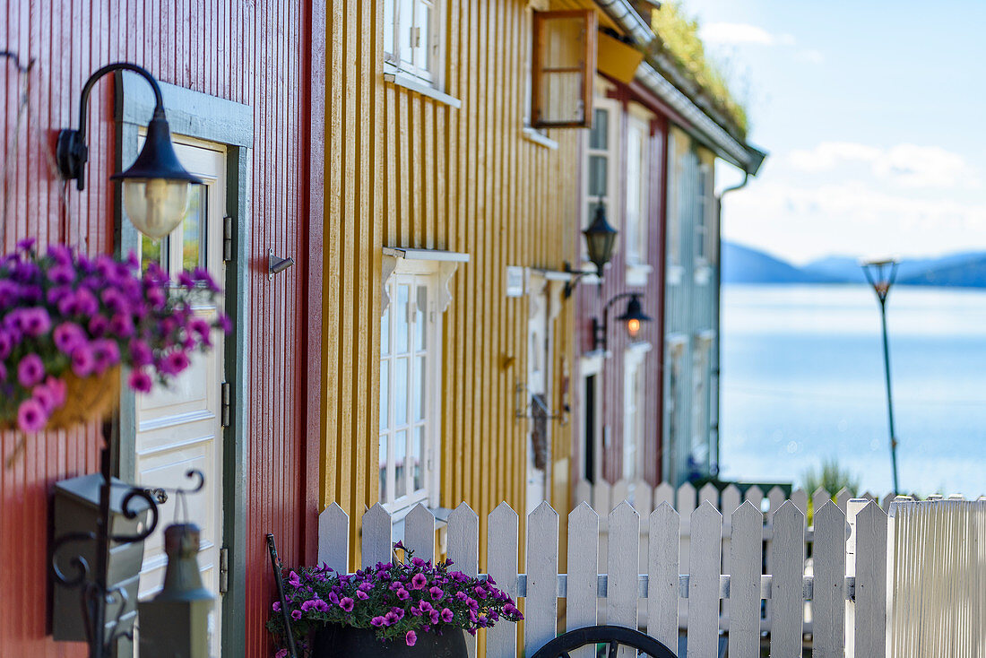Holzhäuser im Viertel Moholmen, Mo I Rana, Norwegen