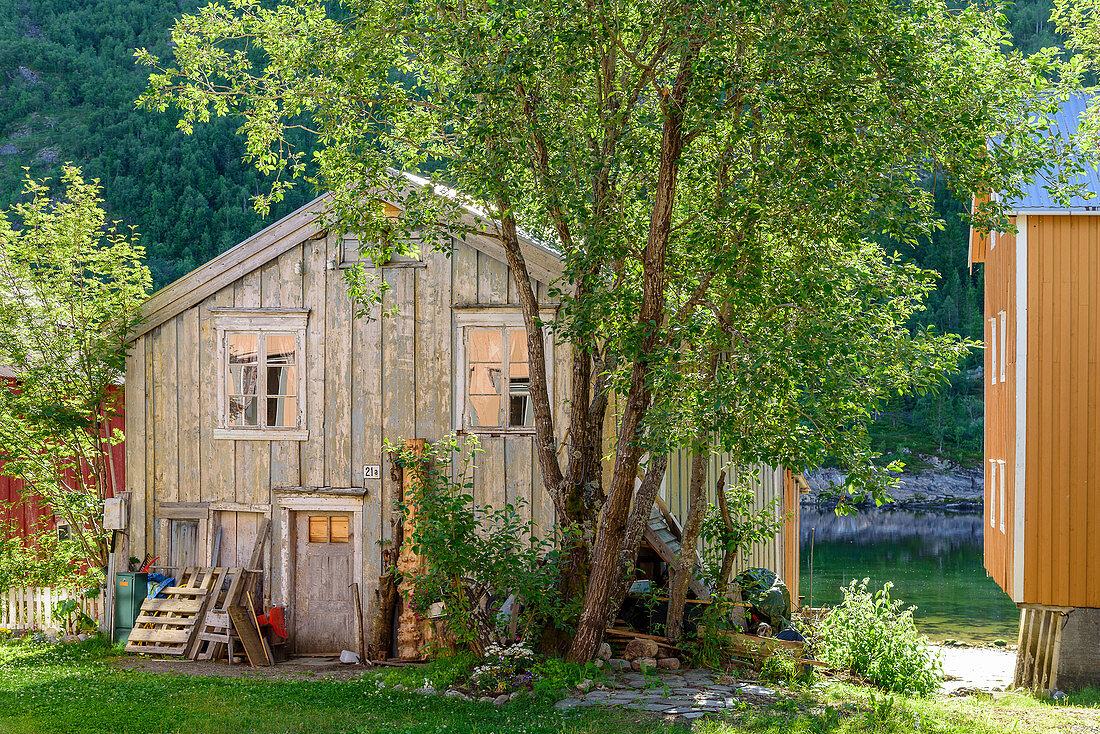 Alte Holzhäuser in Mosjöen, Norwegen