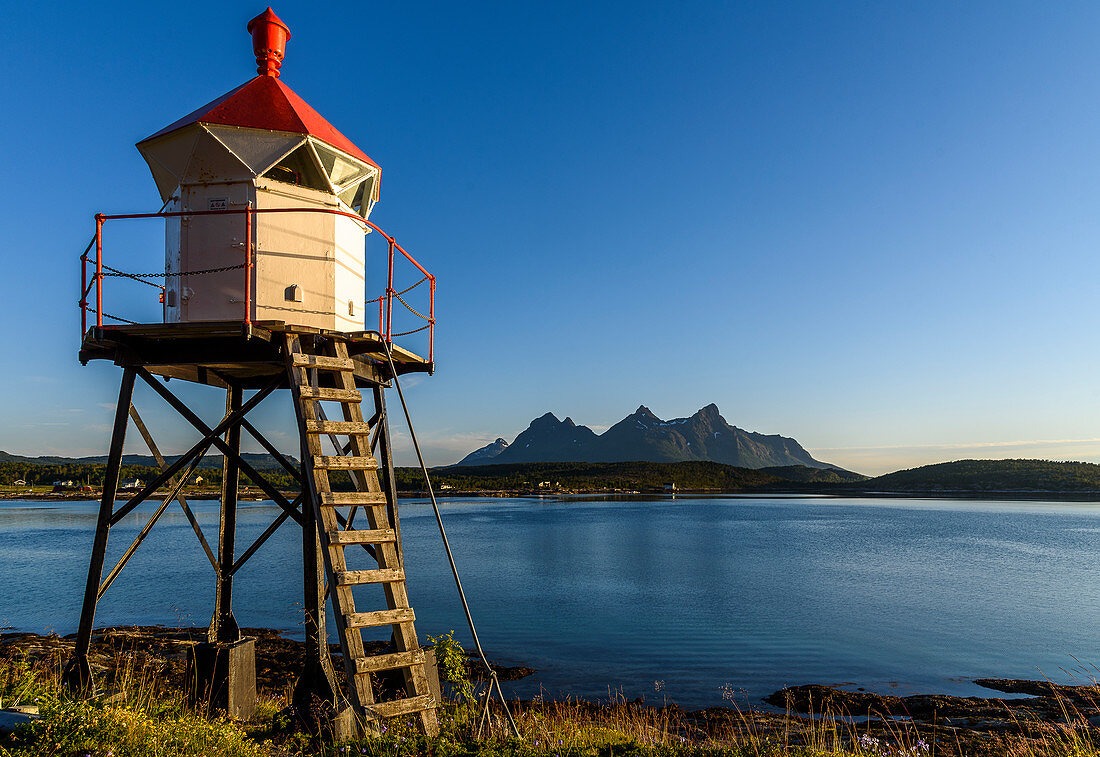 Kleiner Leuchtturm auf Hamarøy, Norwegen