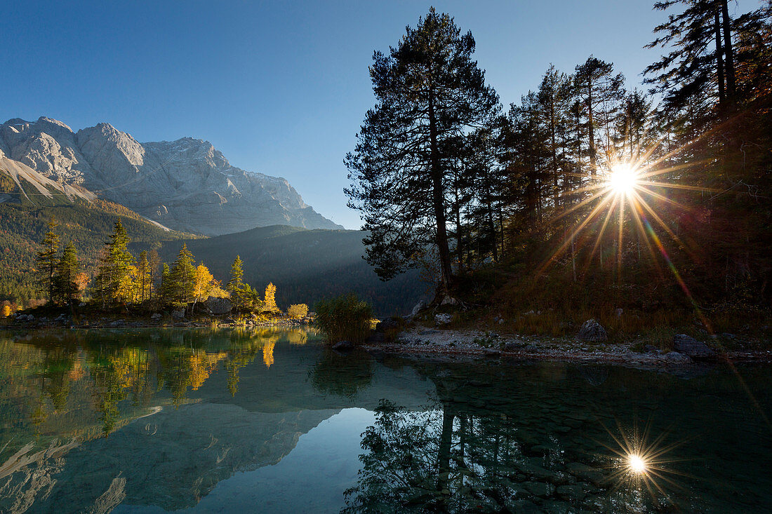 Herbst am Eibsee, Blick zur Zugspitze, Werdenfelser Land, Bayern, Deutschland