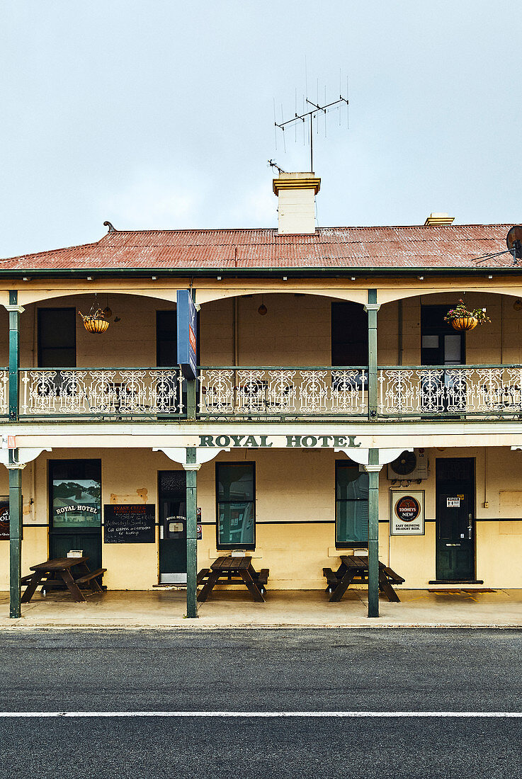 Ein traditionelles Country-Pub, das Royal Hotel, Mandurama, New South Wales, Australien