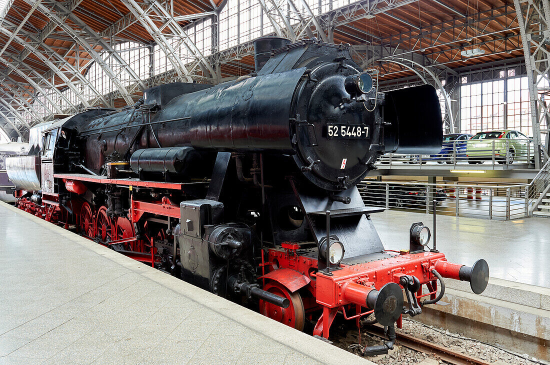 Historische Lokomotiven auf dem Hauptbahnhof Leipzig, Sachsen, Deutschland