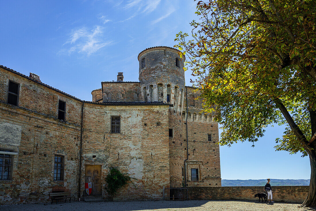 Im Castello di Roddi, Roddi, Provinz Cuneo, Piemont, Italien, Europa